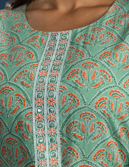 Pista Cotton Printed Straight Kurti